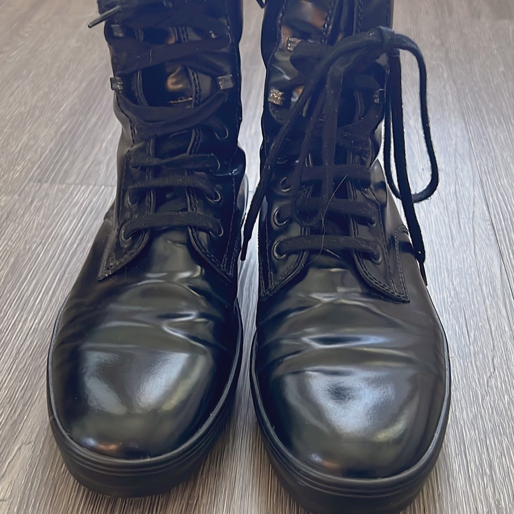 TODS BLACK Patent Leather Ankle Boots